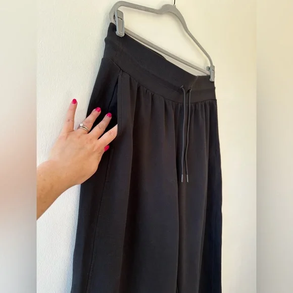 Old Navy Extra High-Waisted Dynamic Fleece Wide-Leg Sweatpants, NWOT - Picture 4 of 5